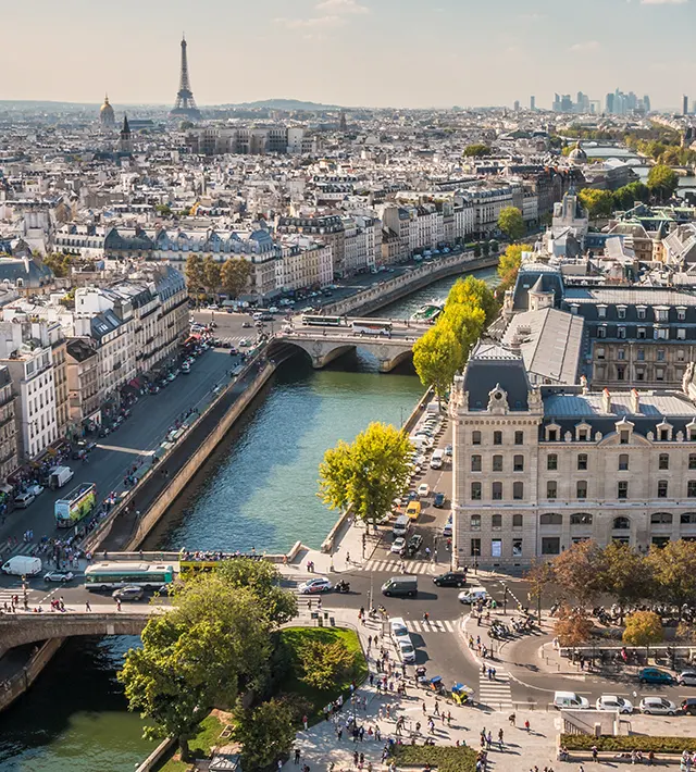 Du glamour Champs-Élysées à l’artistique Montmartre